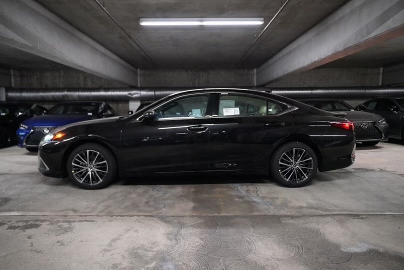 new 2024 Lexus ES 300h car, priced at $52,145