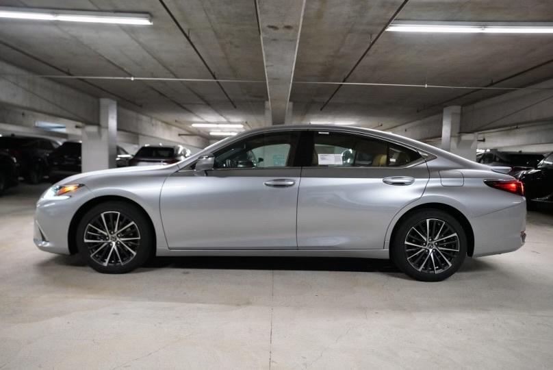new 2024 Lexus ES 300h car, priced at $50,670