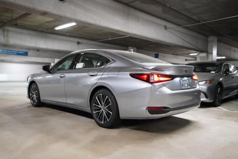 new 2025 Lexus ES 300h car, priced at $52,120