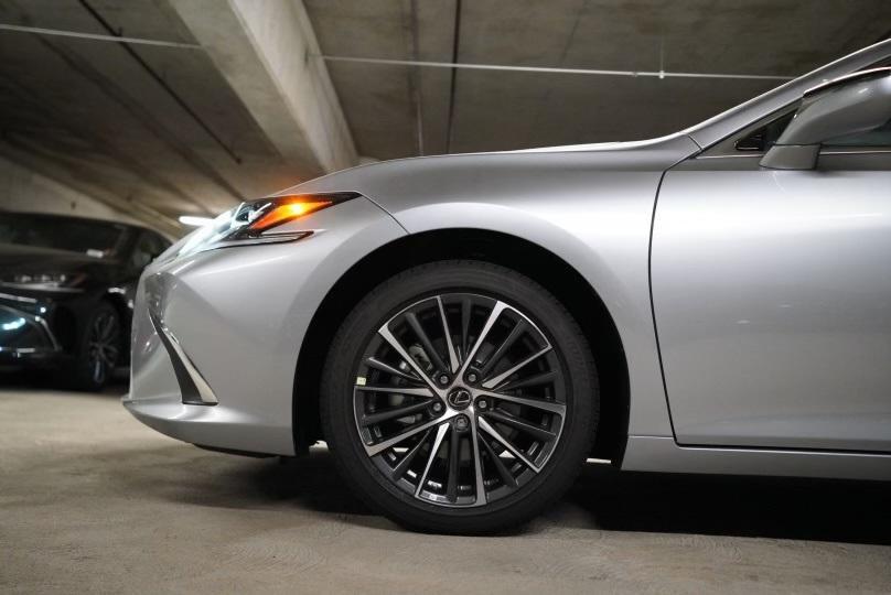 new 2025 Lexus ES 300h car, priced at $52,464