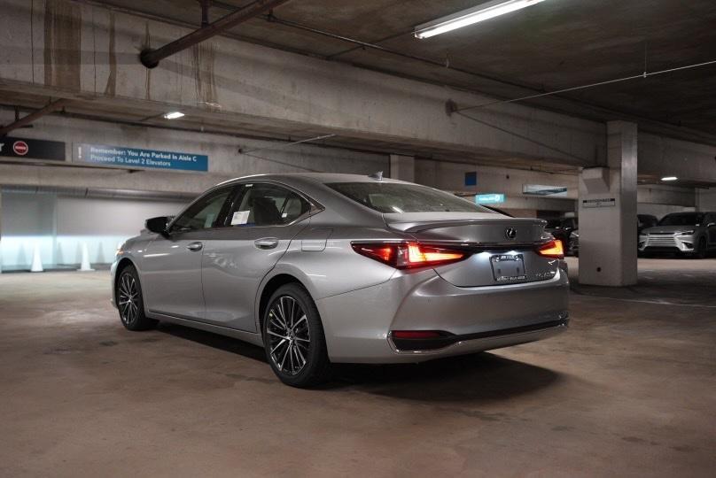 new 2025 Lexus ES 300h car, priced at $52,289