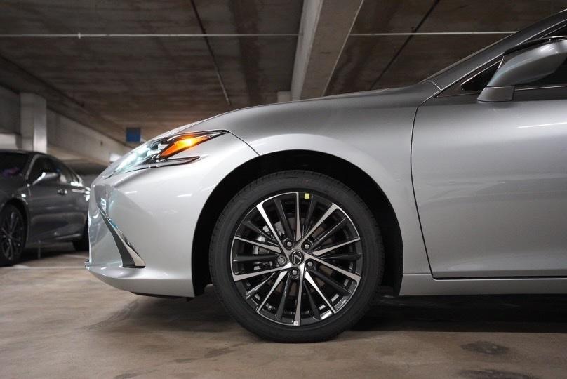 new 2025 Lexus ES 300h car, priced at $52,289