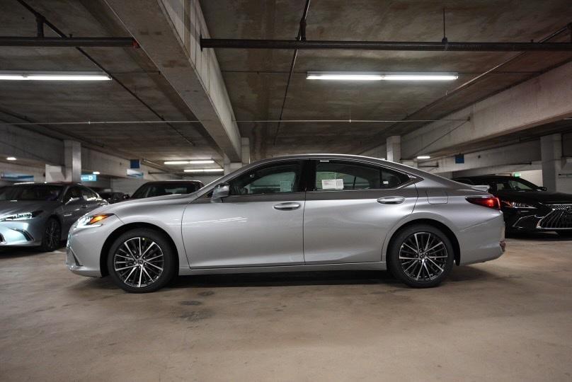 new 2025 Lexus ES 300h car, priced at $52,289