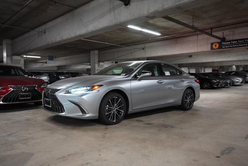 new 2025 Lexus ES 300h car, priced at $52,289