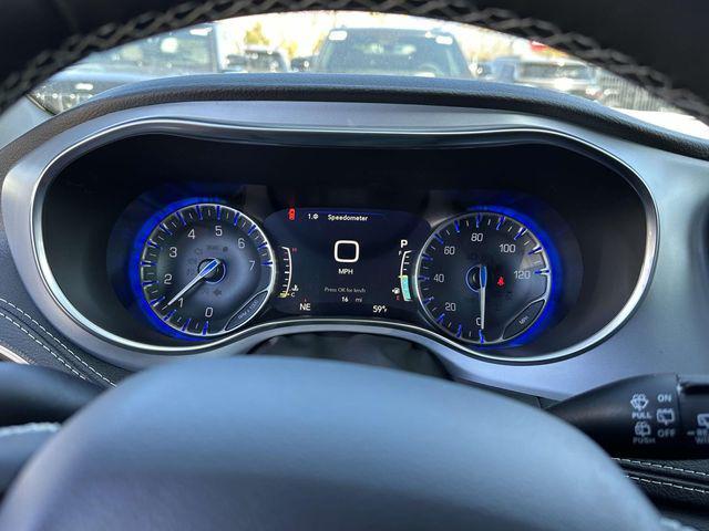 new 2025 Chrysler Pacifica car