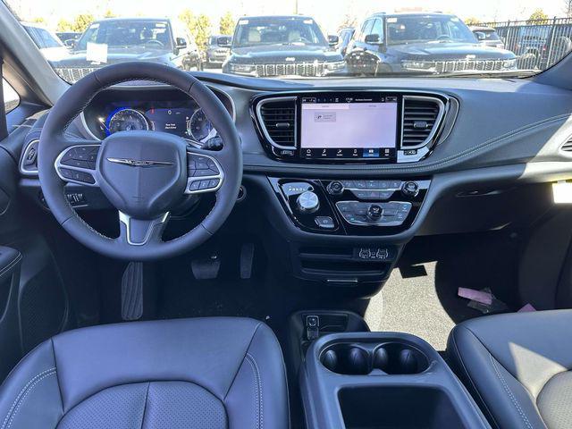 new 2025 Chrysler Pacifica car