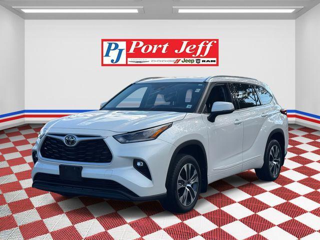 used 2021 Toyota Highlander car, priced at $30,794