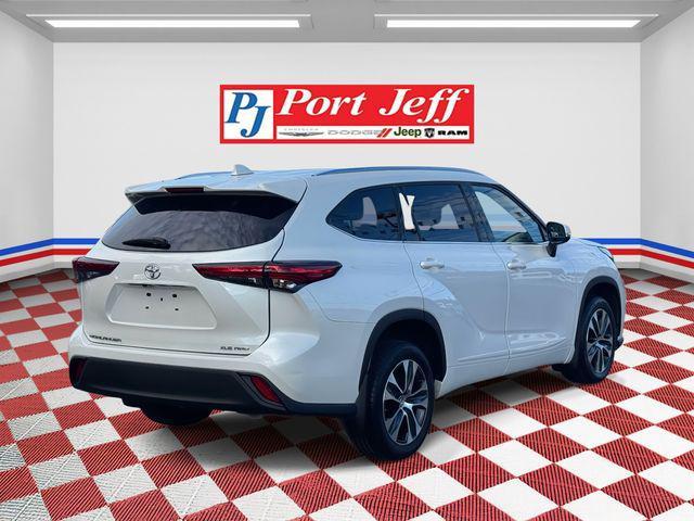 used 2021 Toyota Highlander car, priced at $30,794