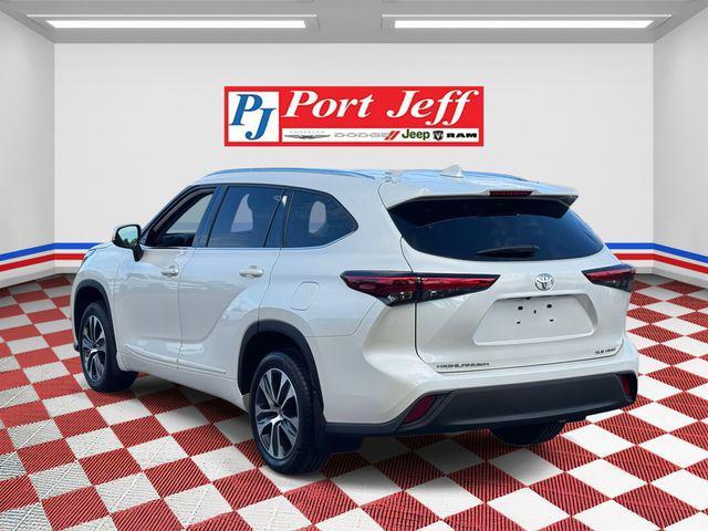 used 2021 Toyota Highlander car, priced at $30,794