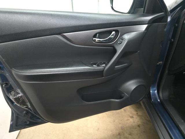 used 2015 Nissan Rogue car, priced at $10,962
