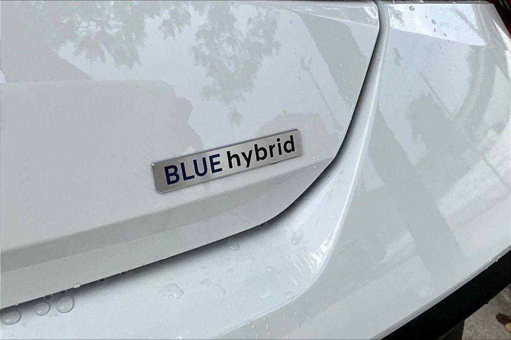 new 2025 Hyundai ELANTRA HEV car, priced at $25,735