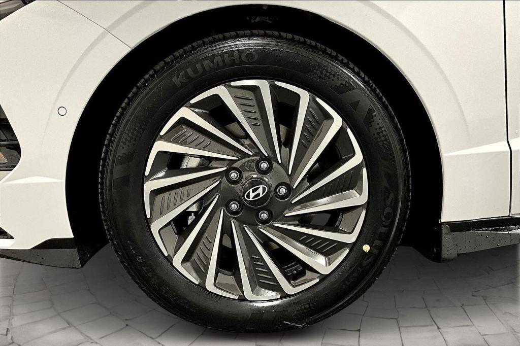 new 2025 Hyundai Sonata Hybrid car, priced at $39,960