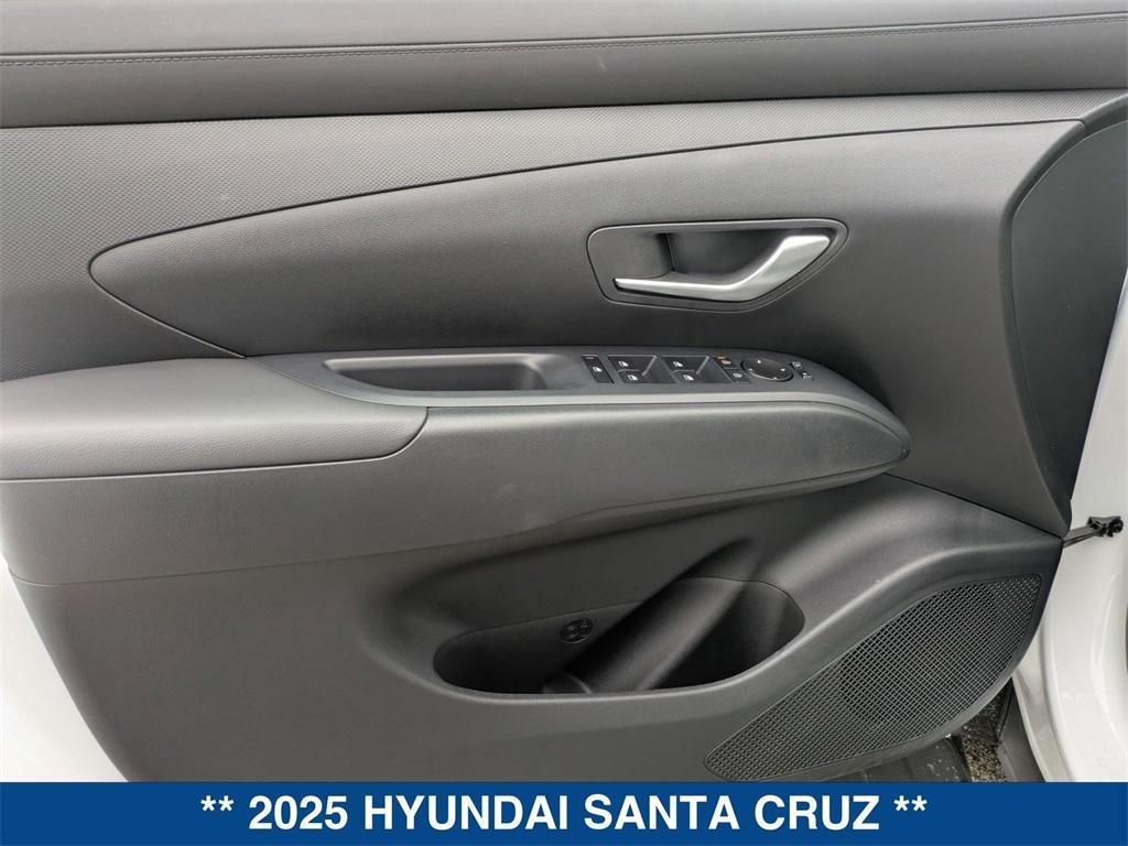 new 2025 Hyundai Santa Cruz car, priced at $33,600