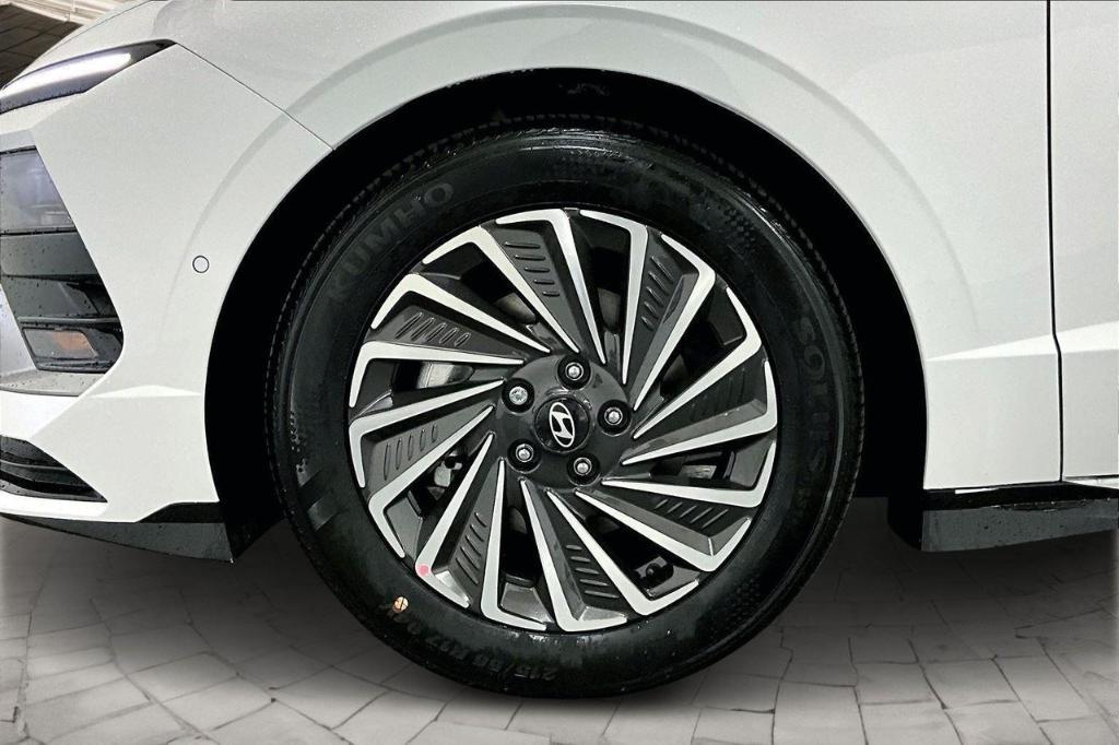new 2025 Hyundai Sonata Hybrid car, priced at $39,995