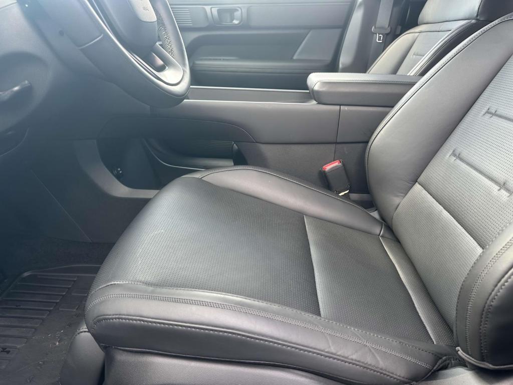 used 2025 Hyundai Santa Fe car, priced at $39,895