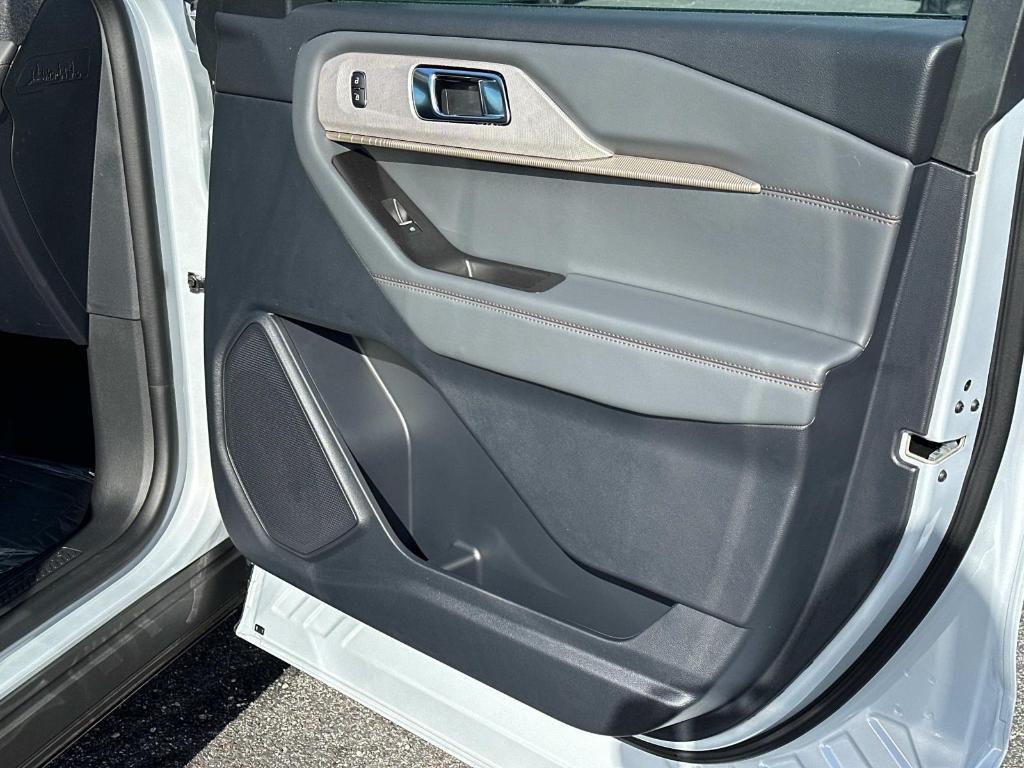 new 2025 Ford Explorer car, priced at $41,010