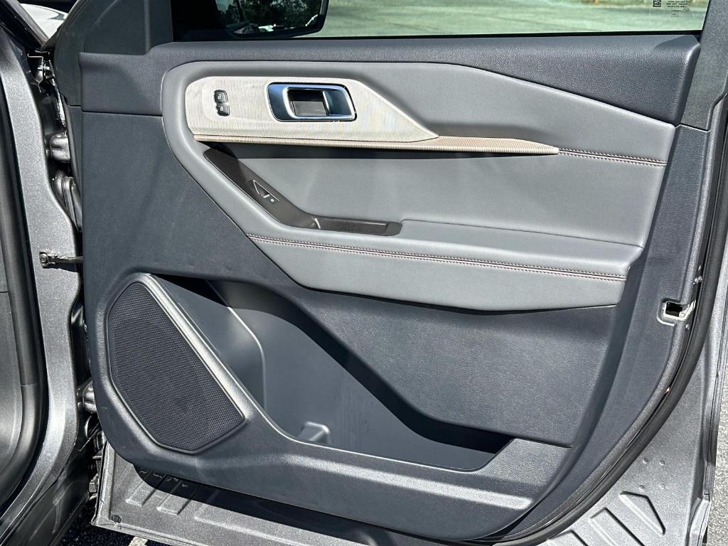new 2025 Ford Explorer car, priced at $39,810