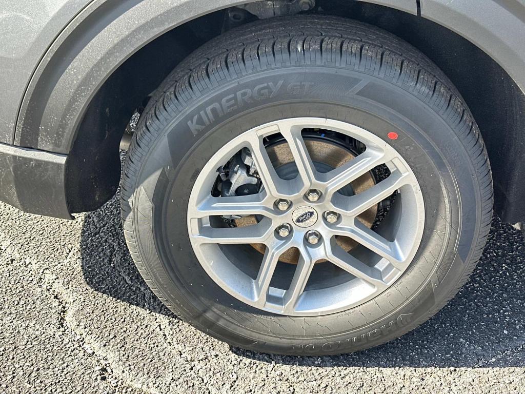new 2025 Ford Explorer car, priced at $39,810