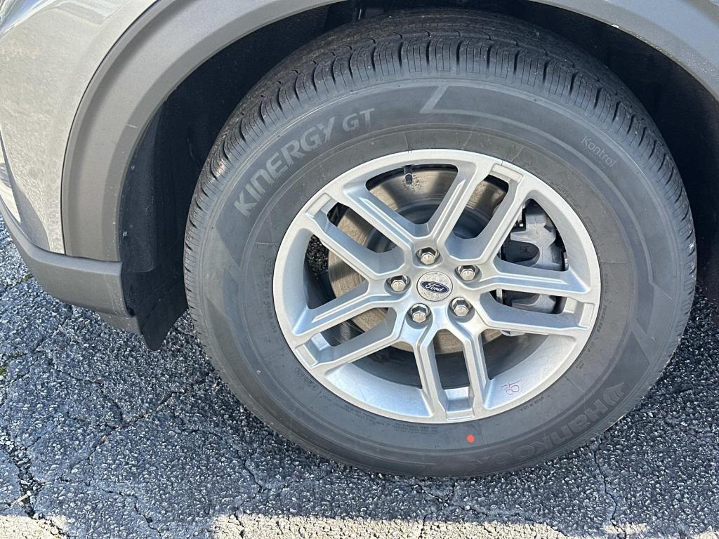 new 2025 Ford Explorer car, priced at $39,810
