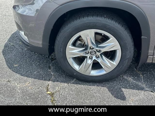 used 2016 Toyota Highlander Hybrid car, priced at $15,992