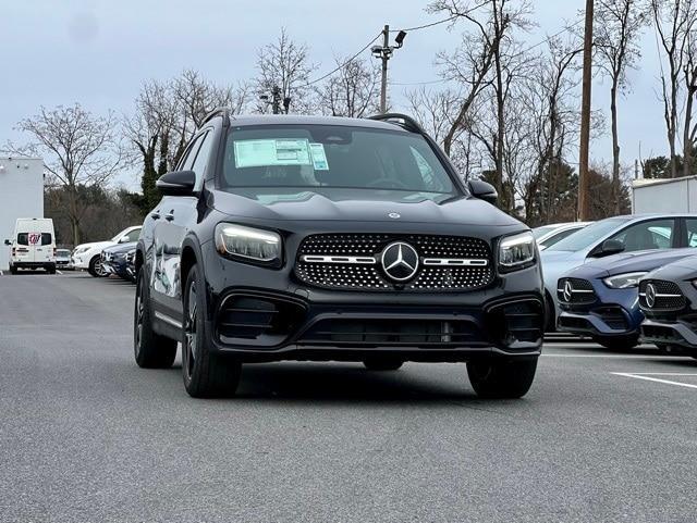 new 2024 Mercedes-Benz GLB 250 car, priced at $54,260