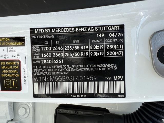 new 2025 Mercedes-Benz GLC 350e car, priced at $65,270