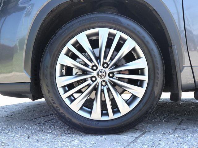 used 2022 Toyota Highlander car, priced at $42,369