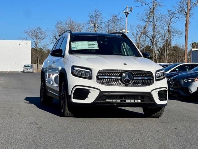 new 2024 Mercedes-Benz GLB 250 car, priced at $56,150