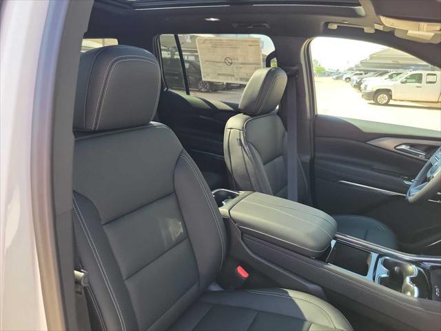 new 2025 Chevrolet Traverse car, priced at $50,205