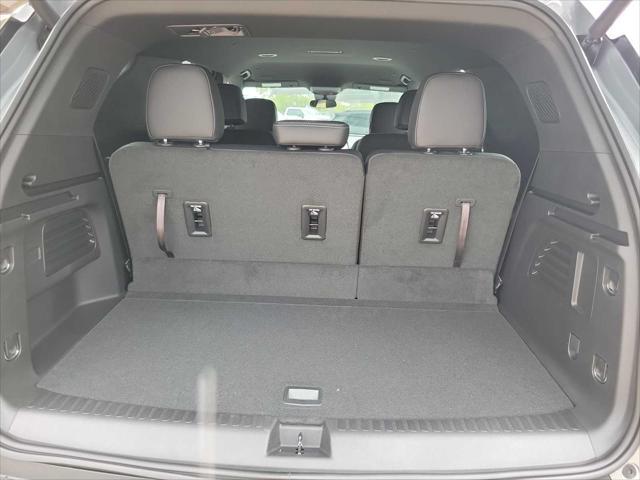 new 2025 Chevrolet Traverse car, priced at $48,004