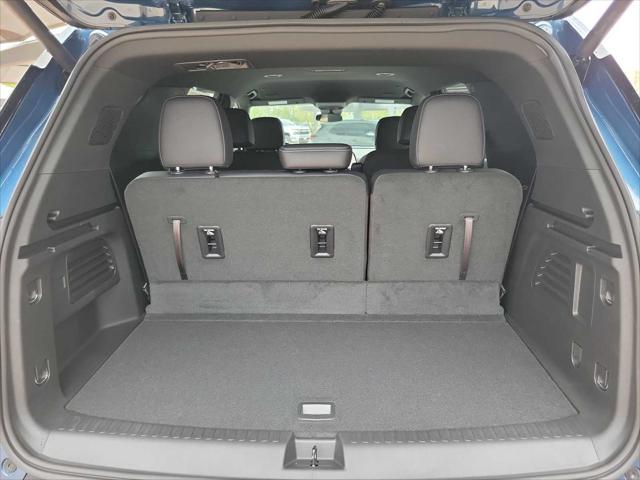 new 2025 Chevrolet Traverse car, priced at $48,004