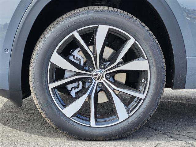 new 2025 Volkswagen Atlas car, priced at $52,447