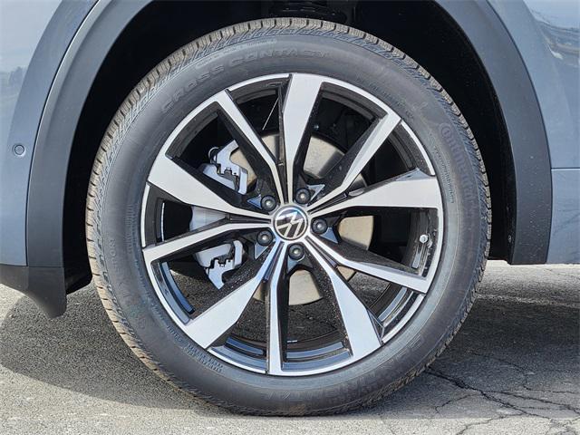 new 2025 Volkswagen Atlas car, priced at $50,747