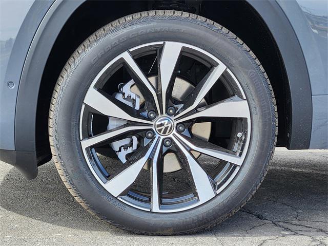 new 2025 Volkswagen Atlas car, priced at $52,346