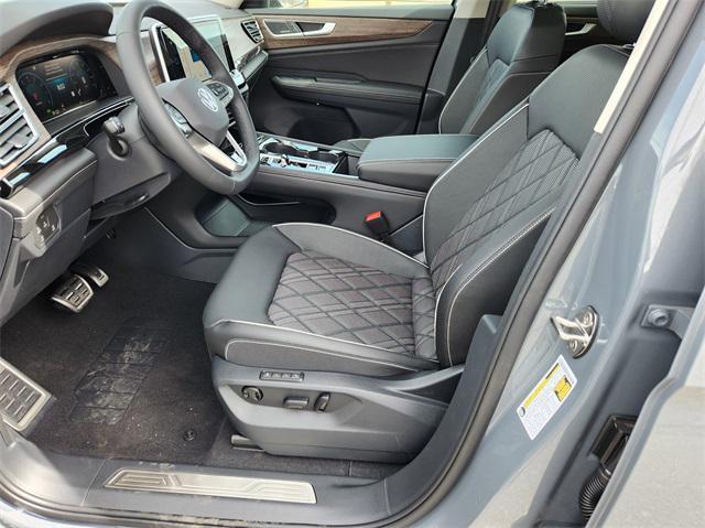 new 2025 Volkswagen Atlas car, priced at $52,346