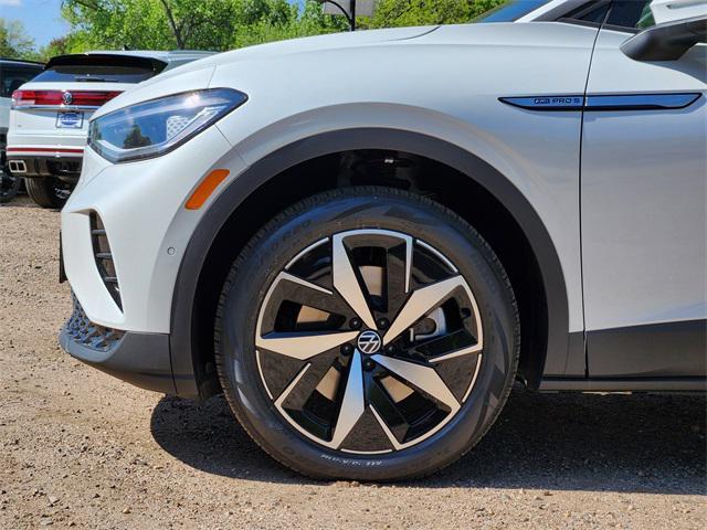 new 2025 Volkswagen ID.4 car, priced at $49,468