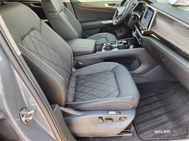 new 2025 Volkswagen Atlas car, priced at $53,047