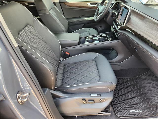 new 2025 Volkswagen Atlas car, priced at $52,856