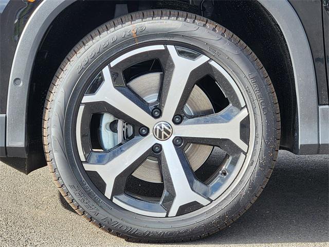 new 2025 Volkswagen Tiguan car, priced at $33,958