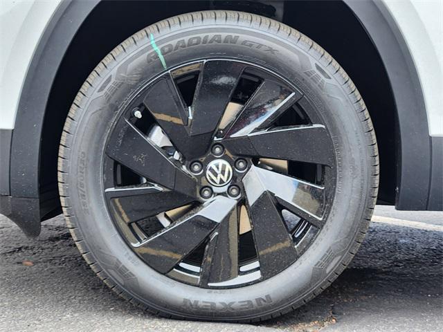 new 2025 Volkswagen Atlas Cross Sport car, priced at $42,878