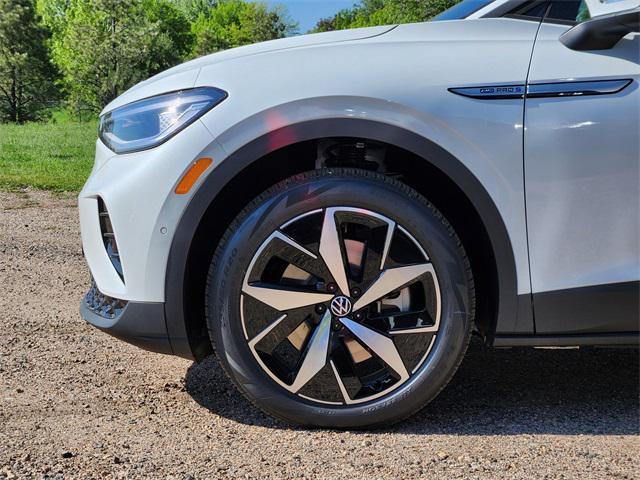 new 2025 Volkswagen ID.4 car, priced at $45,118
