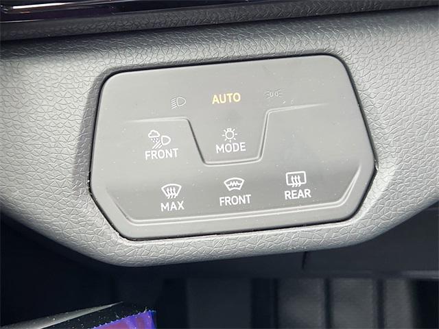 new 2025 Volkswagen ID.4 car, priced at $48,378