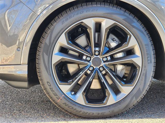 new 2026 Audi Q7 car, priced at $78,295