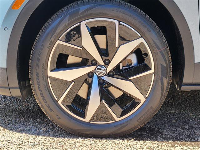 new 2025 Volkswagen ID.4 car, priced at $49,532