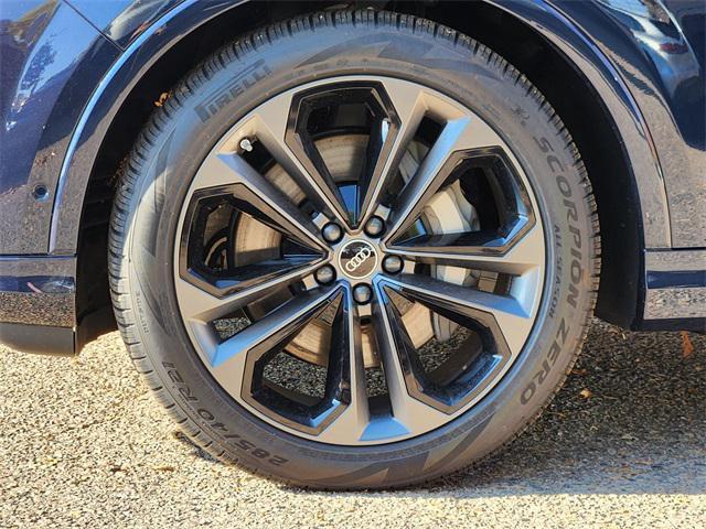 new 2025 Audi Q7 car, priced at $73,395