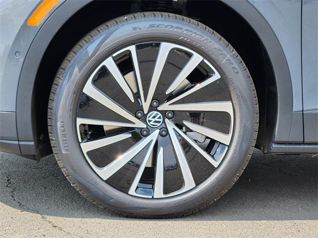 new 2025 Volkswagen ID.4 car, priced at $51,161