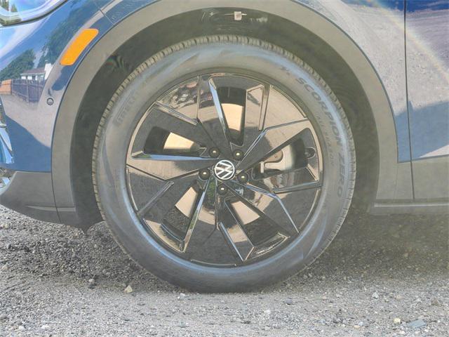 new 2025 Volkswagen ID.4 car, priced at $41,999