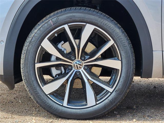 new 2025 Volkswagen Atlas car, priced at $52,010