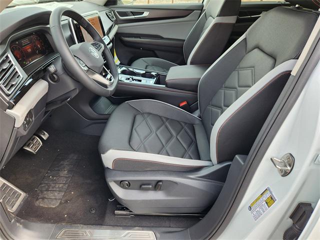 new 2025 Volkswagen Atlas car, priced at $45,503