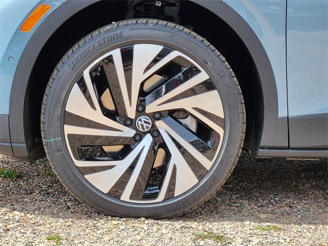 new 2025 Volkswagen ID.4 car, priced at $52,811